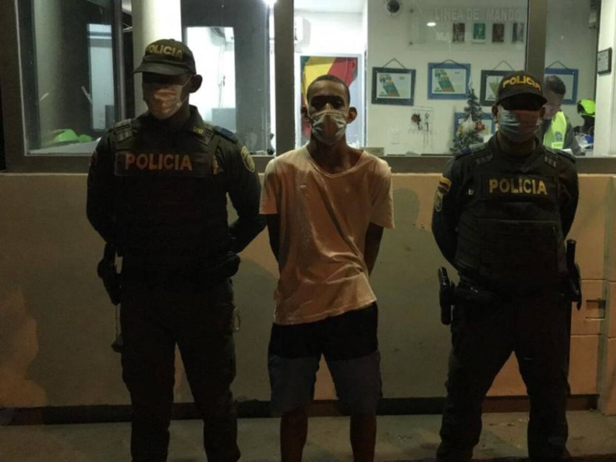 Tres capturados por hurto y porte ilegal de armas en Cartagena