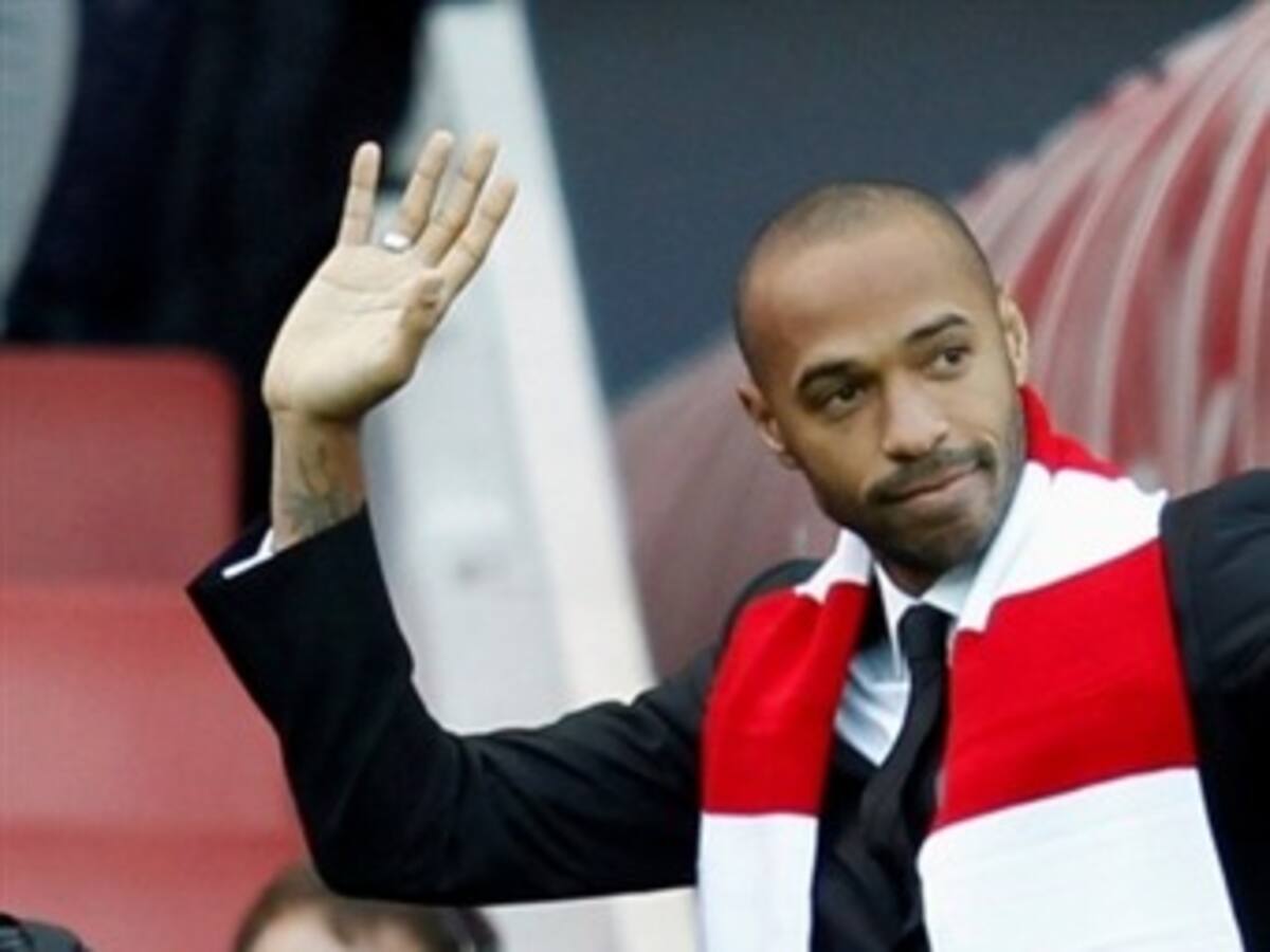 Henry abandona al Arsenal en un momento difícil para el equipo inglés