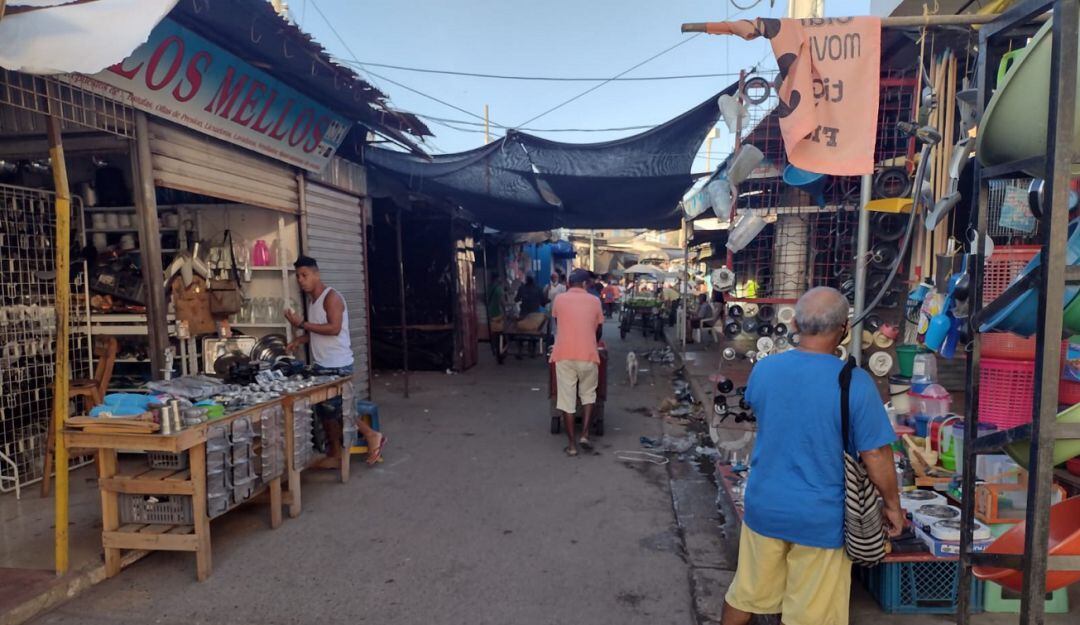 Comerciantes dijeron a Caracol Radio que inescrupulosos están haciendo cobros y entregando permisos