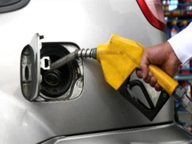 Proyecto de ley y demanda en la Corte buscarán bajar el precio a la gasolina