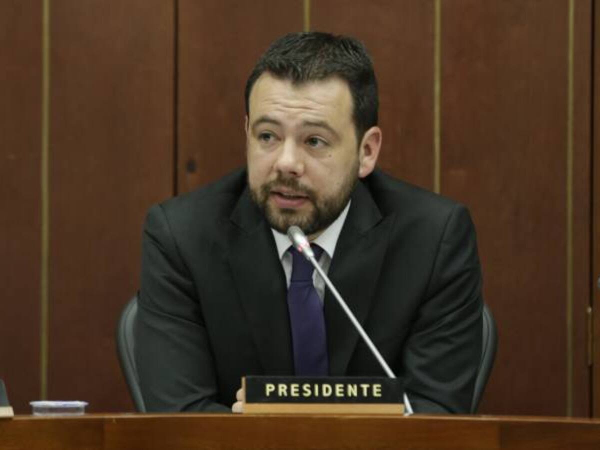 Lo único en contra del general Martínez son reportes de prensa: senador Galán