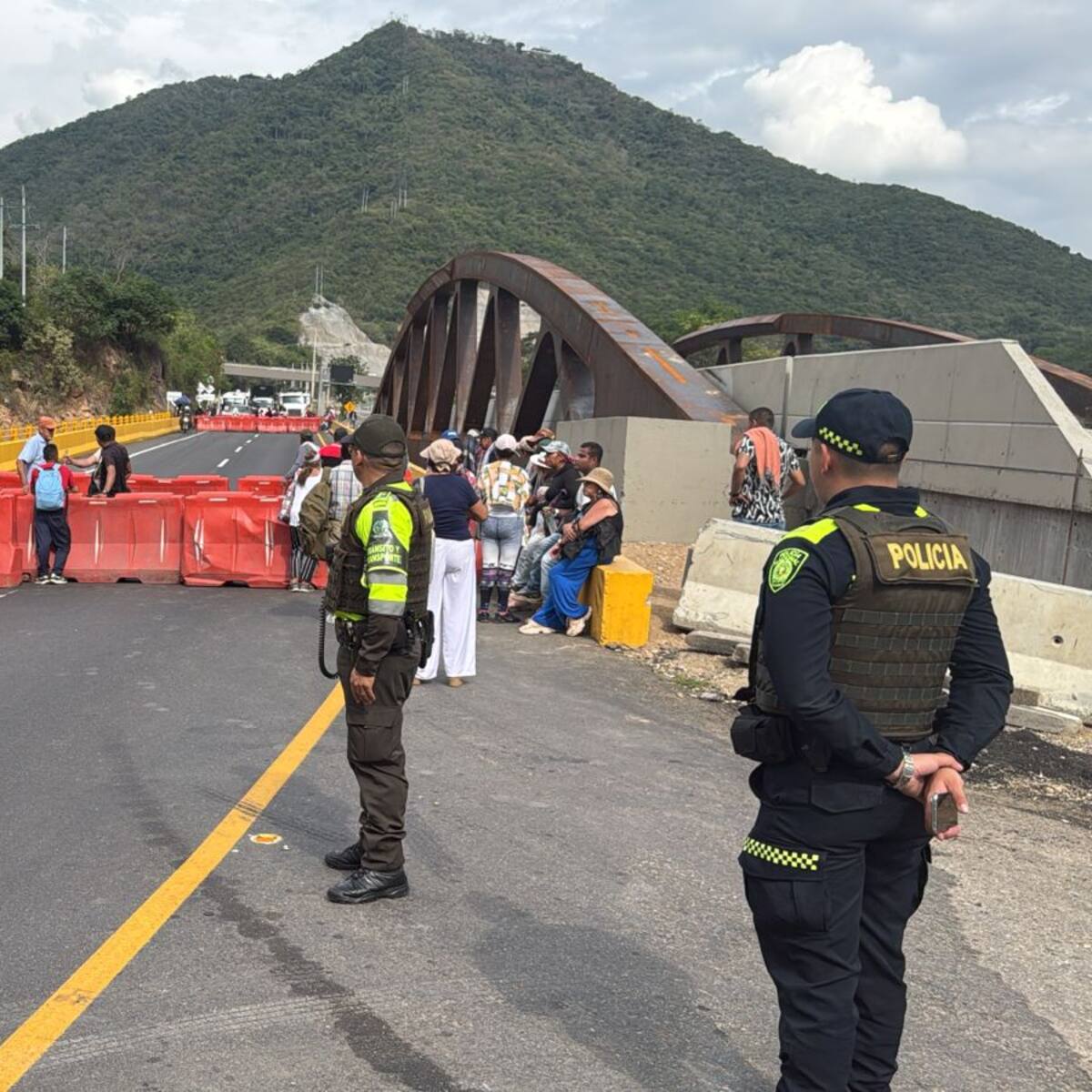 Firmantes de paz se comprometen a no realizar nuevos bloqueos en la vía Bogotá-Girardot