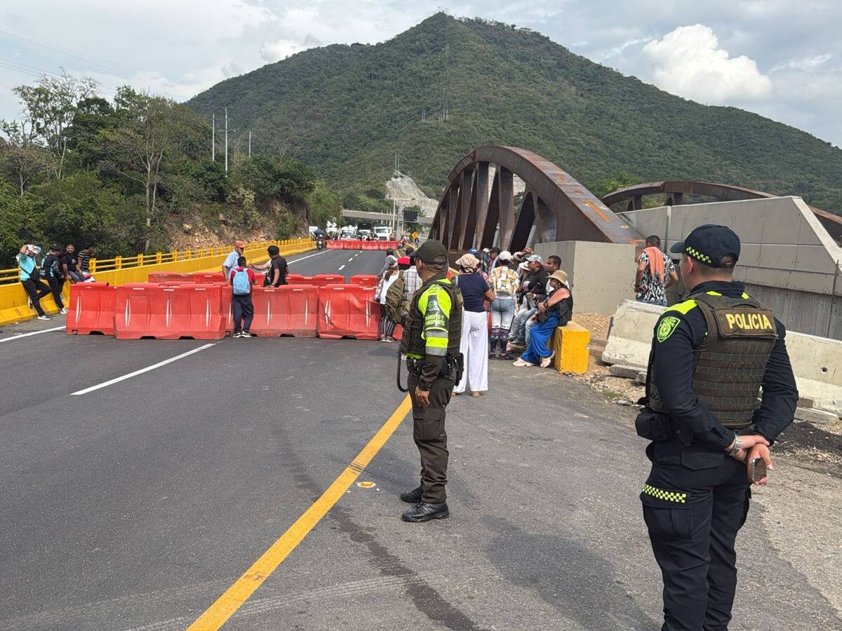 Firmantes de paz se comprometen a no realizar nuevos bloqueos en la vía Bogotá-Girardot