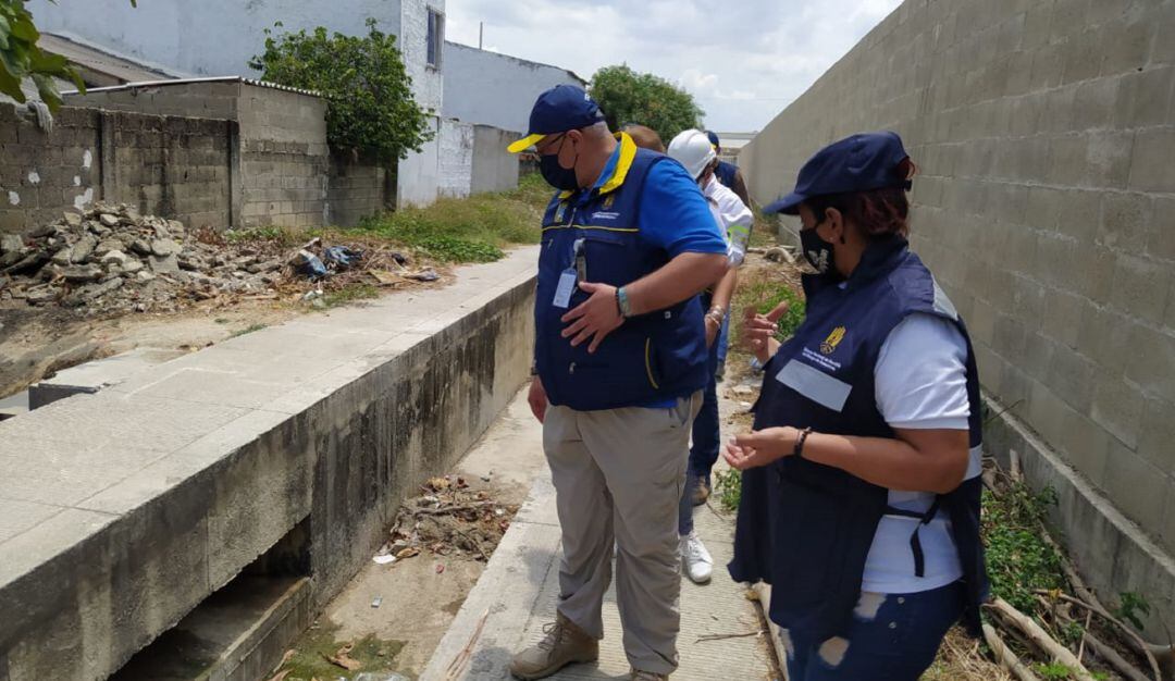 La Oficina de Gestión de Riesgo advirtió que muchos canales que ya habían sido limpiados están llenos de basuras y escombros