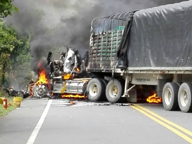 Queman dos camiones repartidores de bebidas en la región de Urabá