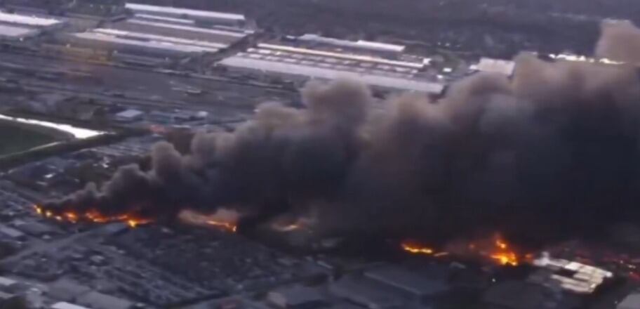 Avión de carga se estrella tras despegar del aeropuerto de Louisville, Kentucky