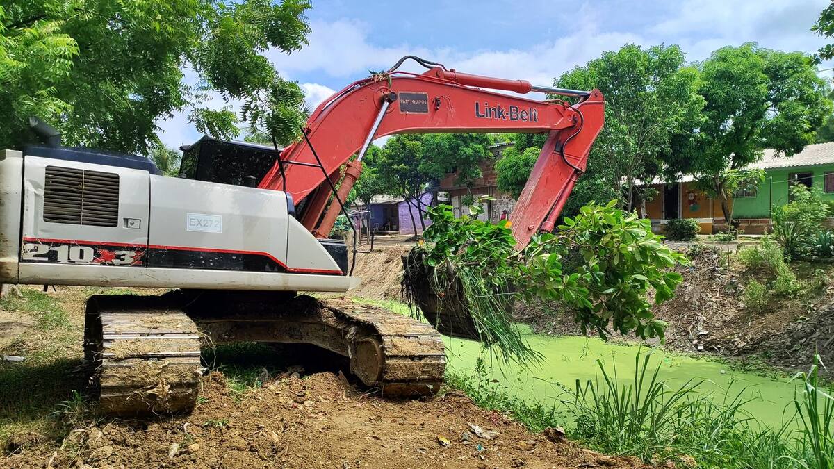 Defensa Civil destacó gestión del alcalde Dumek en limpieza de los canales pluviales