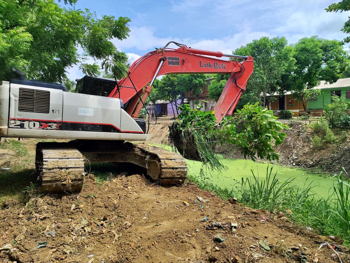 Defensa Civil destacó gestión del alcalde Dumek en limpieza de los canales pluviales