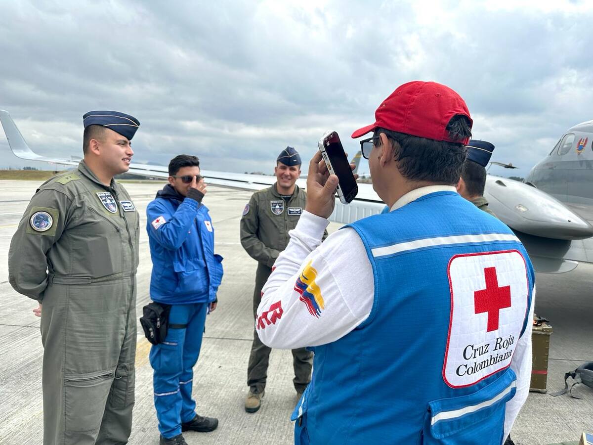 Continúa la búsqueda de dos parapentistas accidentados en la Sierra Nevada