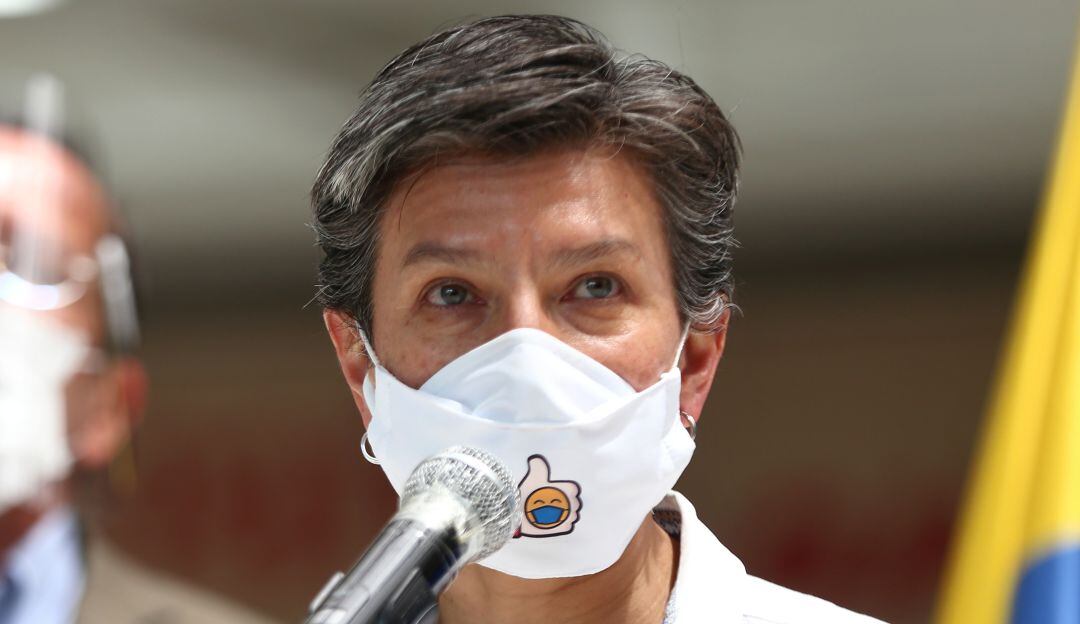 Procuraduría abre investigación a Claudia López por trino contra Uribe