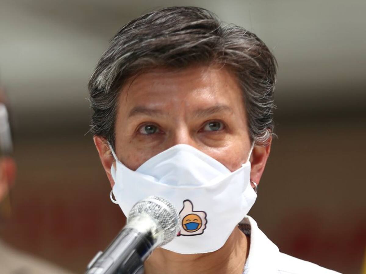 Abren investigación a Claudia López por un trino contra Uribe