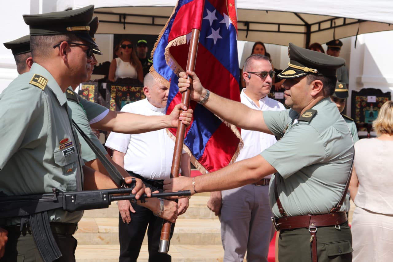 Coronel Alexander Martín asume como nuevo comandante del Departamento de Policía Magdalena/ DEMAG