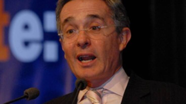 Uribe no sabe cuánto vale un pasaje de Transmilenio ni una bolsa de leche