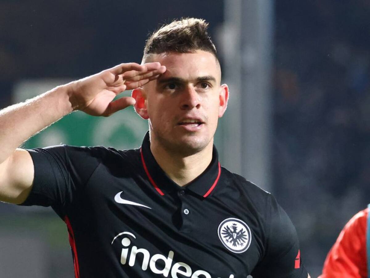 Rafael Santos Borré con un gol lideró al Frankfurt en nueva victoria