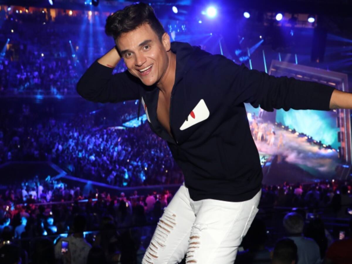 ¡De nuevo! El beso entre Silvestre Dangond y Poncho Zuleta