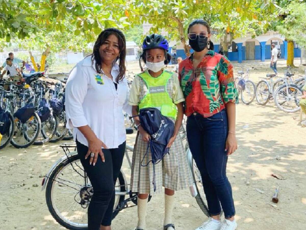 Alcaldía de María La Baja en Bolívar entregó 57 bicicletas a estudiantes