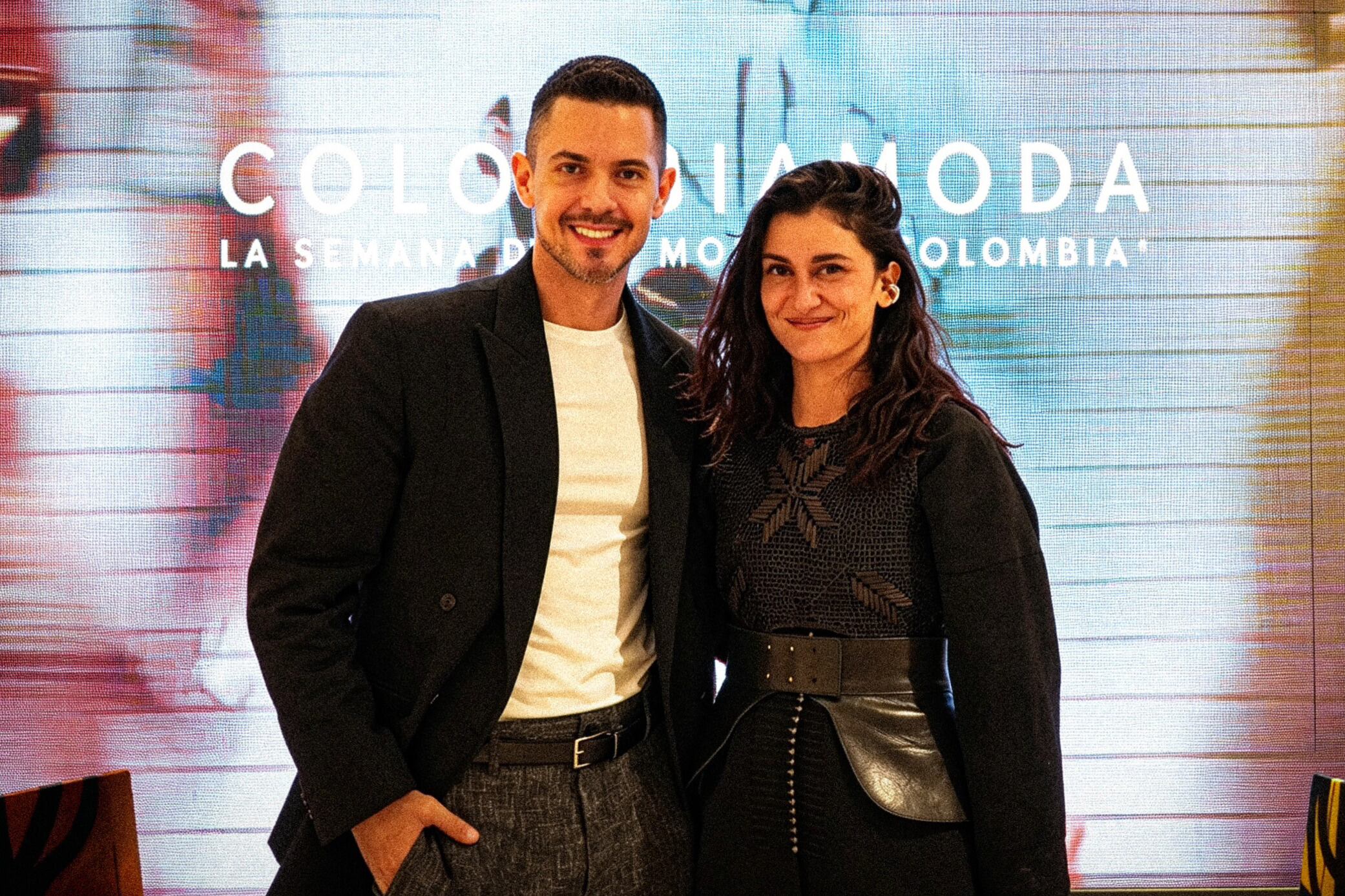 Sebastián Díez, Presidente de Inexmoda y Manuela Álvarez, diseñadora de la pasarela de apertura de Colombiamoda 2026. Cortesía: Inexmoda.
