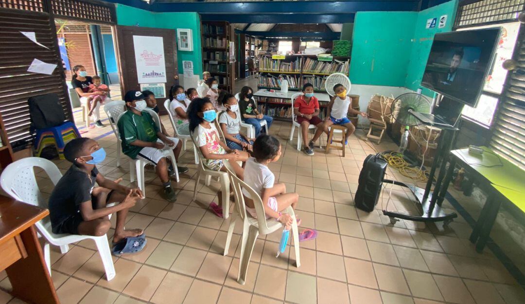 Los menores entre 7 y 11 años reciben programas de Danza, Artes Plásticas, Música, Diseño Gráfico, Producción Audiovisual y Teatro