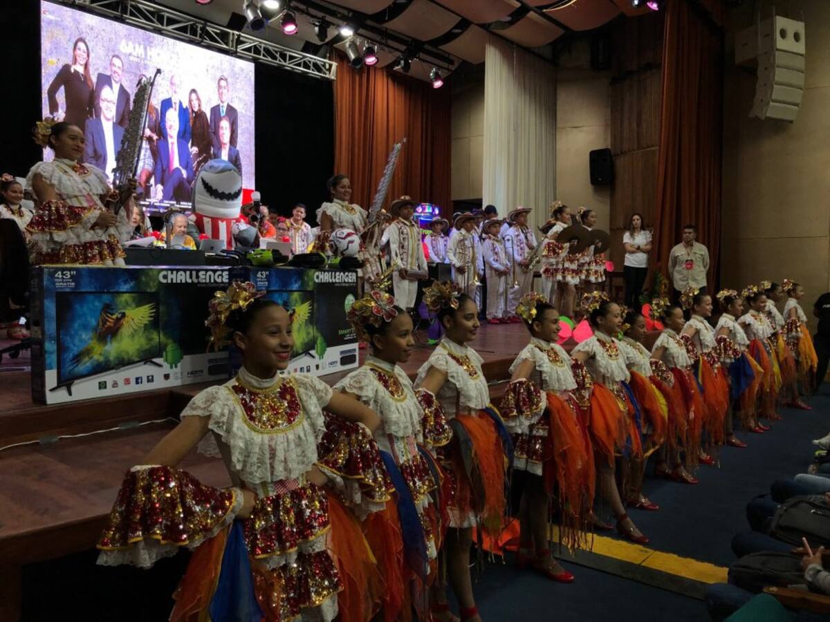 La ciudad de Barranquilla vibra con la selección Nacional, el Junior, la política, el carnaval y su desarrollo industrial.