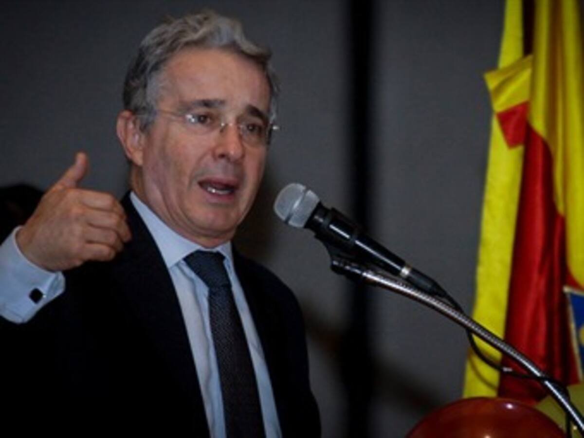 Uribe no tiene fuero para decir mentiras: Ministro de Justicia