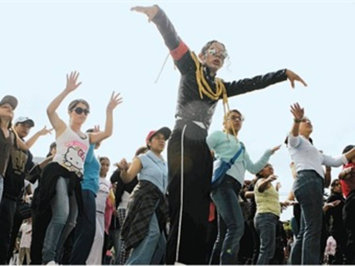 13 mil mexicanos batieron récord guiness de baile en homenaje a Michael Jackson