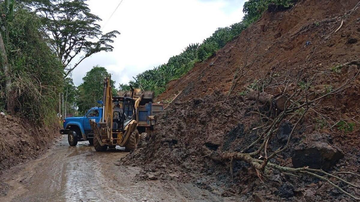 Ocho corredores viales tienen cierres totales y parciales por derrumbes e inundaciones en Antioquia
