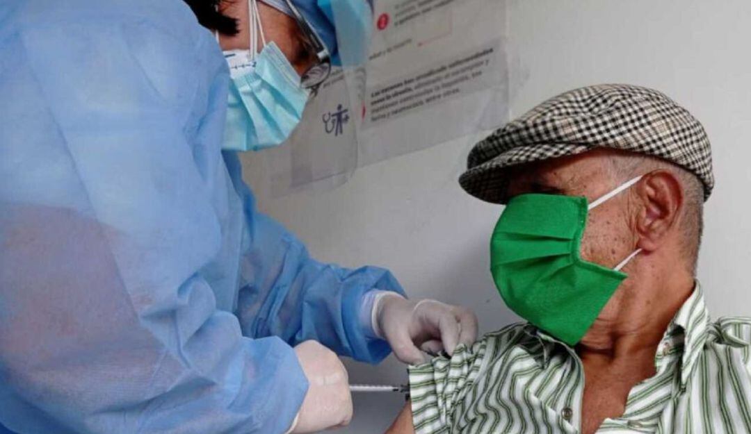 Si es Janssen a los seis meses de la primera dosis y otras vacunas seis meses después de su segunda dosis.