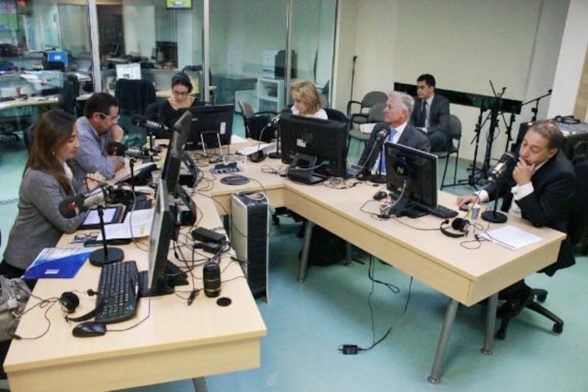 Sandra Forero, Ministro Germán Vargas Lleras, María Mercedes Cuellar, Sergio Mutis y Fernando Quijano.