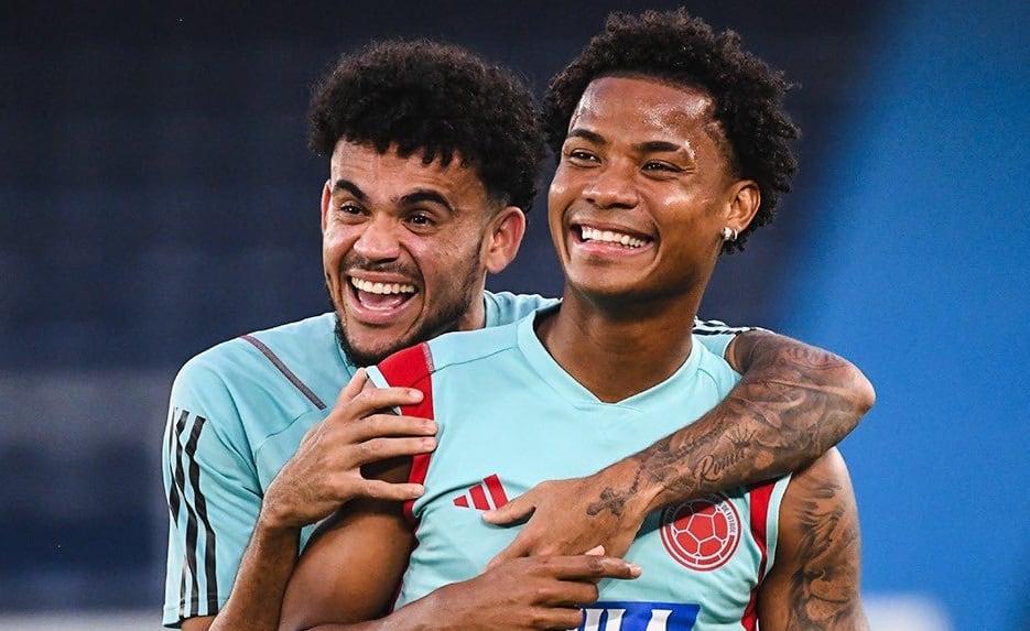 Luis Díaz y Wilmar Barrios durante un entrenamiento con la Selección Colombia / FCF