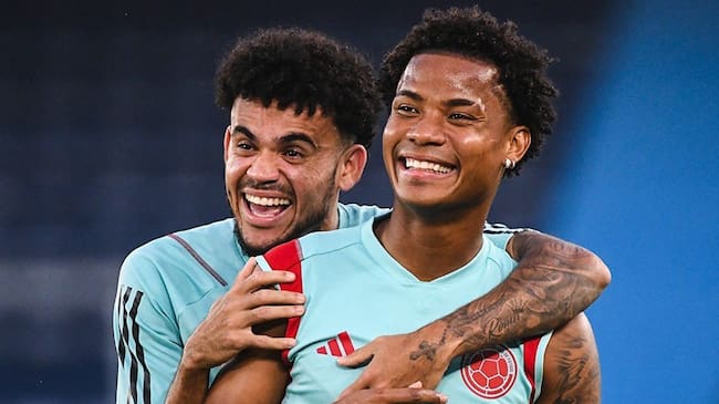Luis Díaz y Wilmar Barrios durante un entrenamiento con la Selección Colombia / FCF