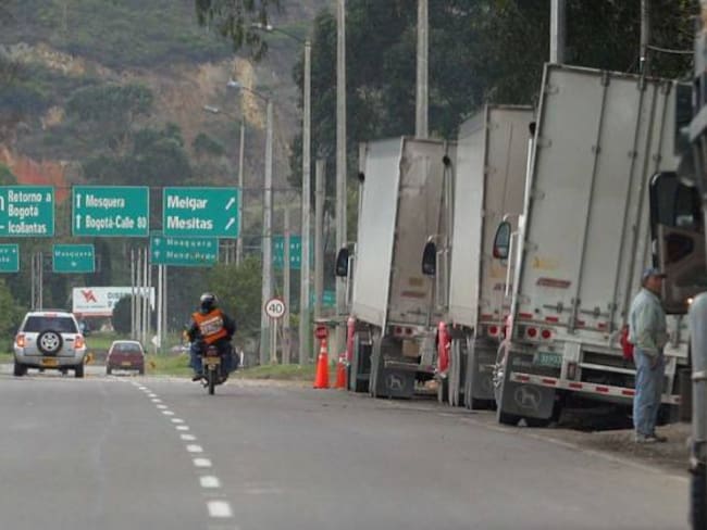 Autoridades restringen vehículos de carga en 23 vías adyacentes a ciudades por visita papal