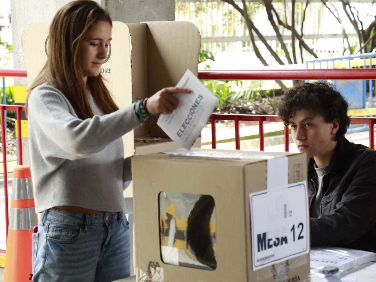 Jóvenes de Colombia respaldaron a la democracia en masiva votación de los Consejos de la Juventud