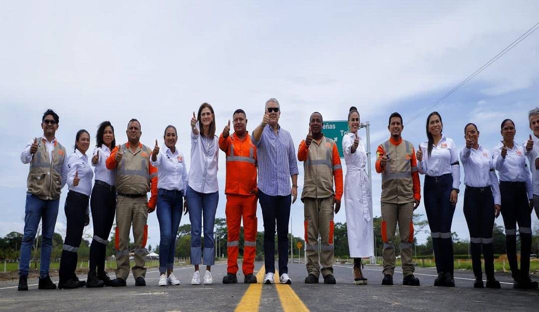 El Presidente Duque encabezó la entrega del tramo vial.