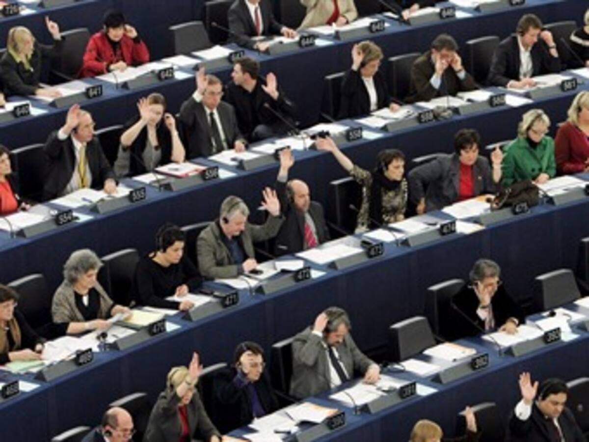 El parlamento europeo censura el autoritarismo del presidente de Venezuela, Hugo Chávez