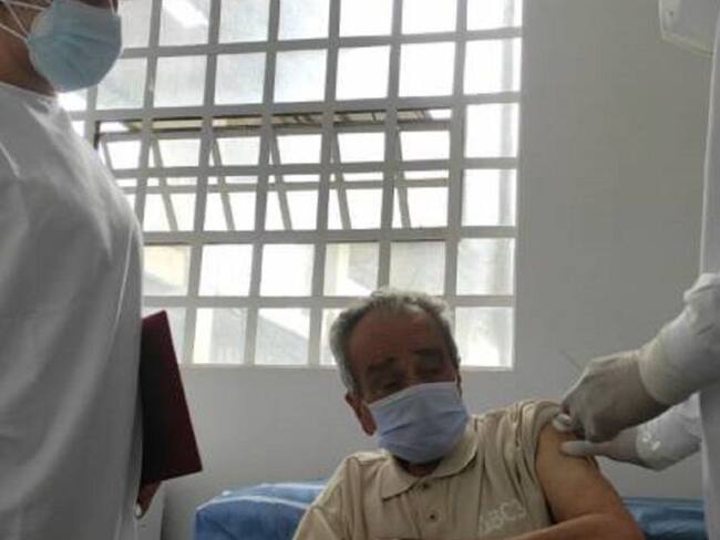 Mañana iniciará vacunación a adultos mayores en Bucaramanga