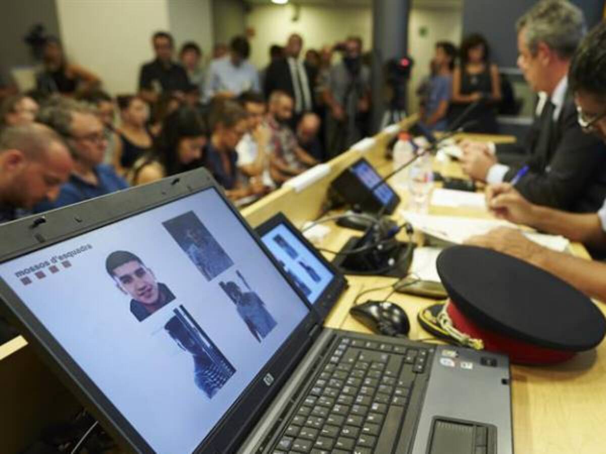 Investigan si terroristas de Barcelona tenían conexión con células de otros países