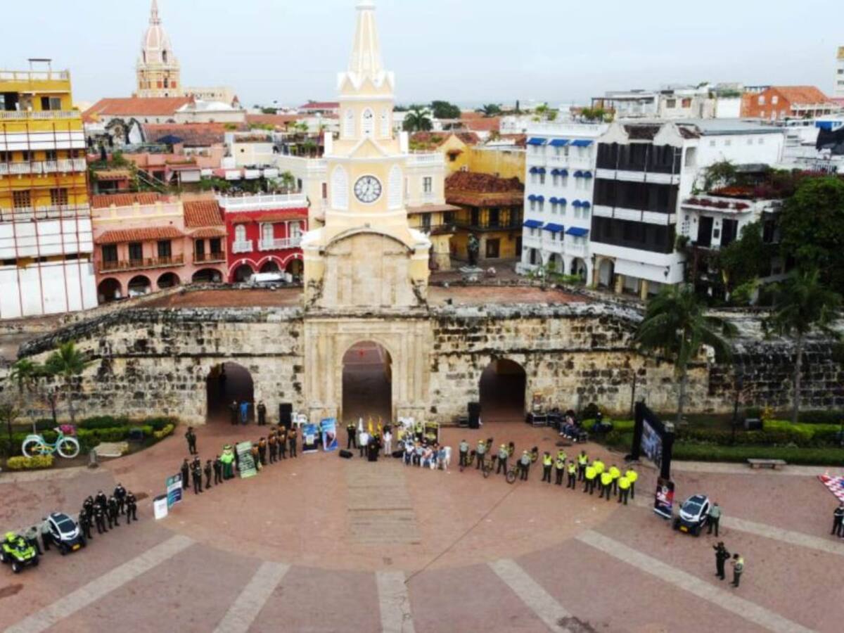 En la emblemática Torre del Reloj se hizo el lanzamiento del Plan Navidad