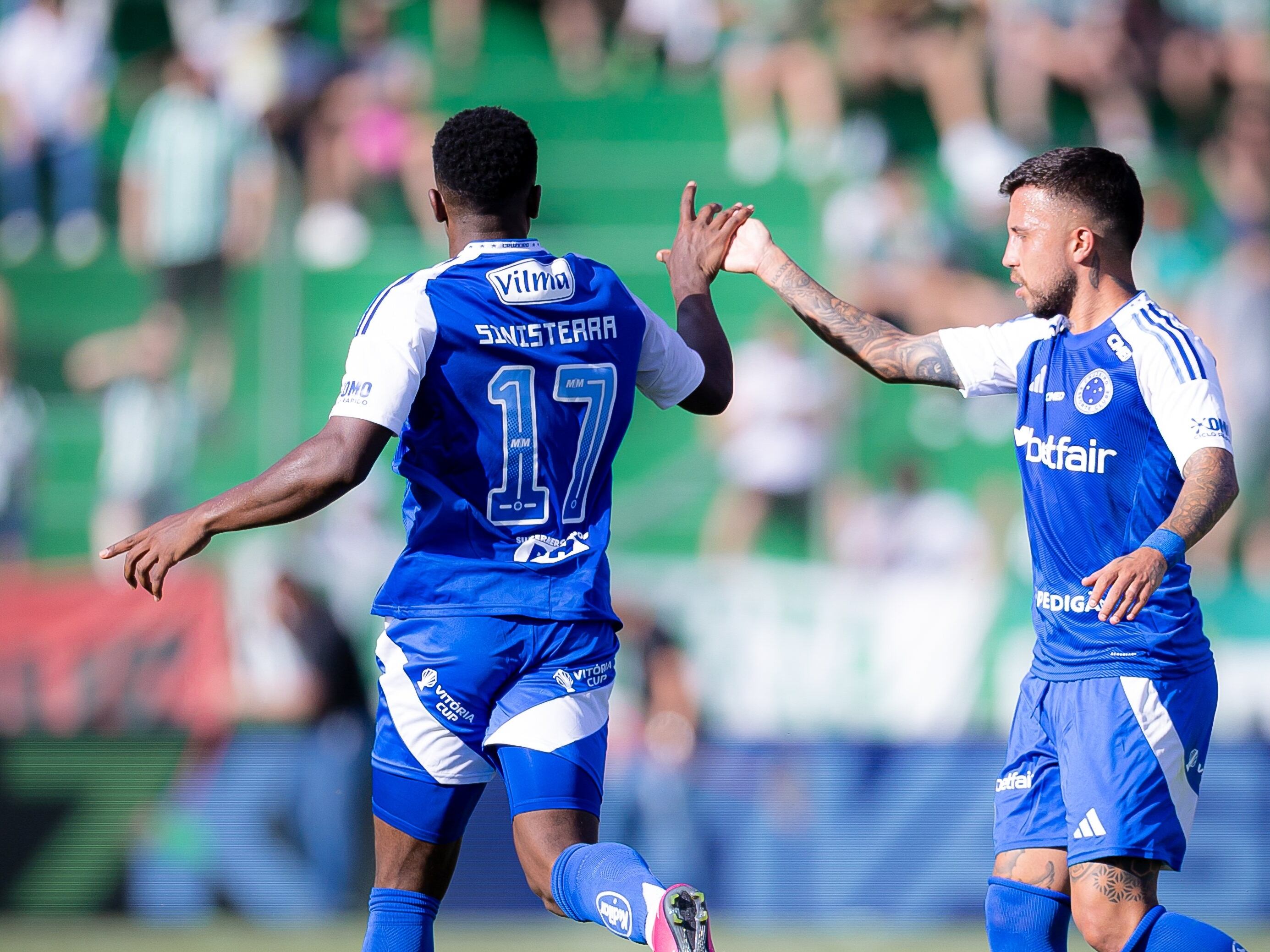 Luis Sinisterra celebra su gol con Cruzeiro ante Juventude / Twitter: @Cruzeiro.