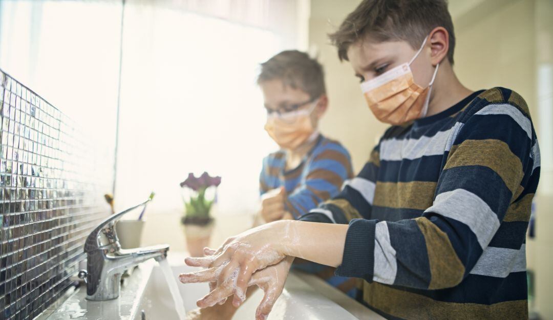 Un correcto lavado de manos puede reducir hasta en un 50 % el peligro de contagio del Coronavirus y de otras enfermedades. 