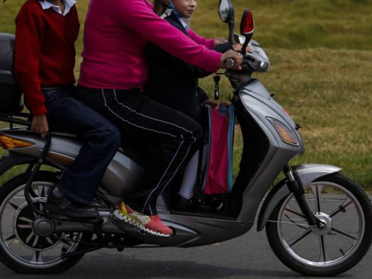 Entra en vigencia restricción a parrillero hombre en Bogotá