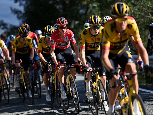 Pelotón de la Vuelta a España (Photo by Tim de Waele/Getty Images)