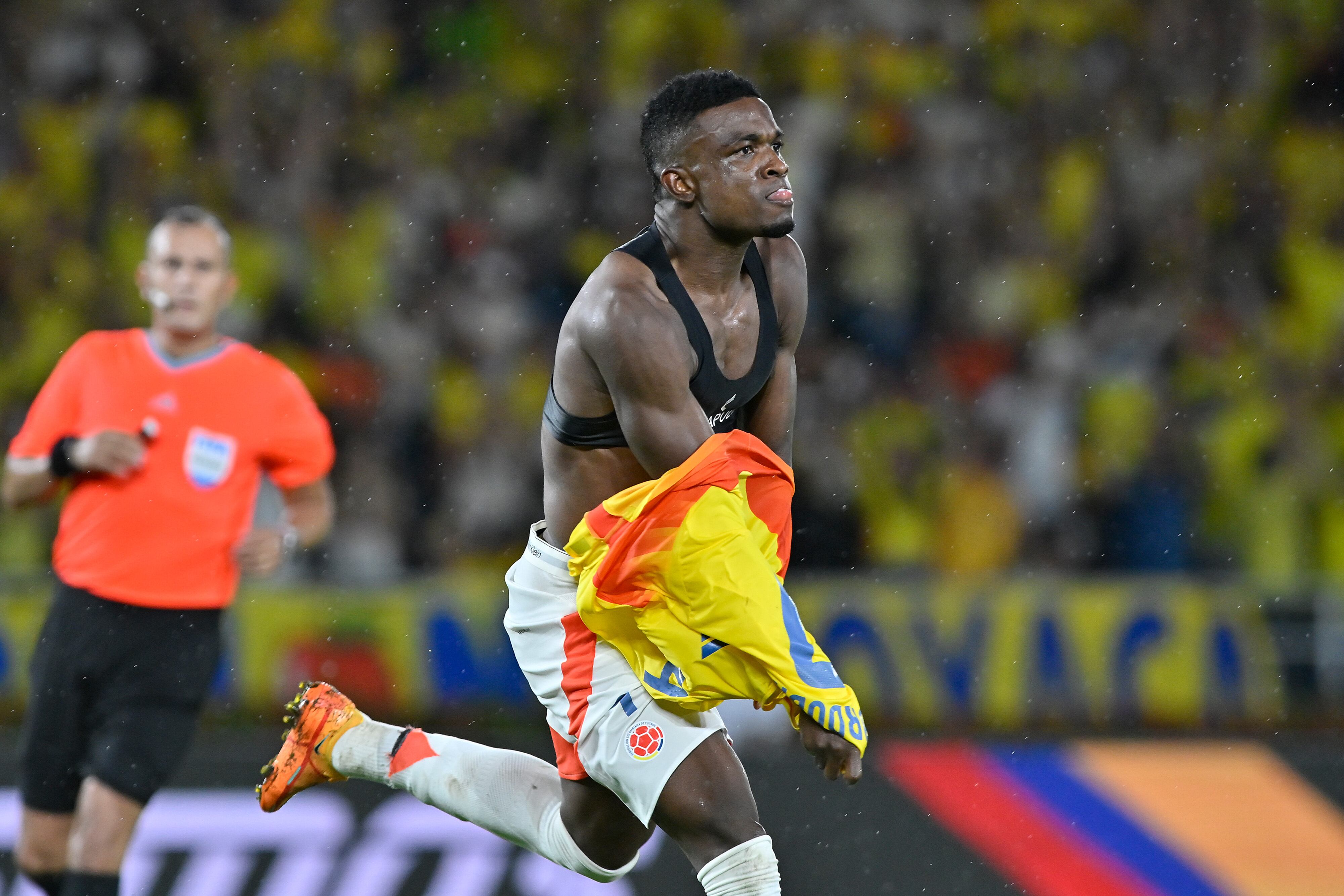 BARRANQUILLA, COLOMBIA - SEPTEMBER 04: Jhon Córdoba of Colombia celebrates after scoring the team's second goal during the South American FIFA World Cup 2026 Qualifier match between Colombia and Bolivia at Roberto Melendez Metropolitan Stadium on September 04, 2025 in Barranquilla, Colombia. (Photo by Gabriel Aponte/Getty Images)