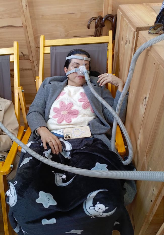 En la mayoría de las sesiones los pacientes terminan su sesión en medio de un sueño profundo, pues la técnica logra altos niveles de relajación. | Foto: Fiba Tochua