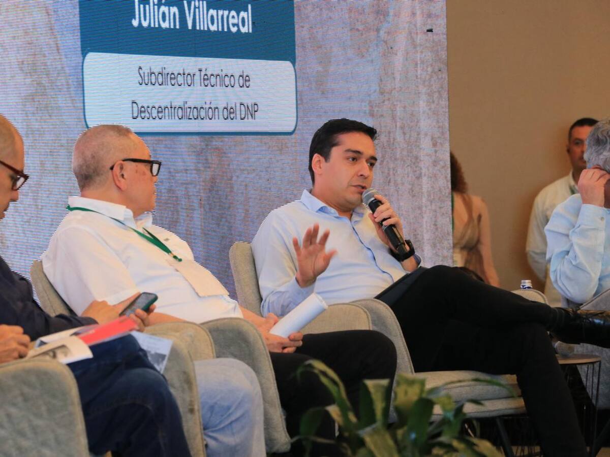 Montería, escenario del debate sobre descentralización y servicios públicos