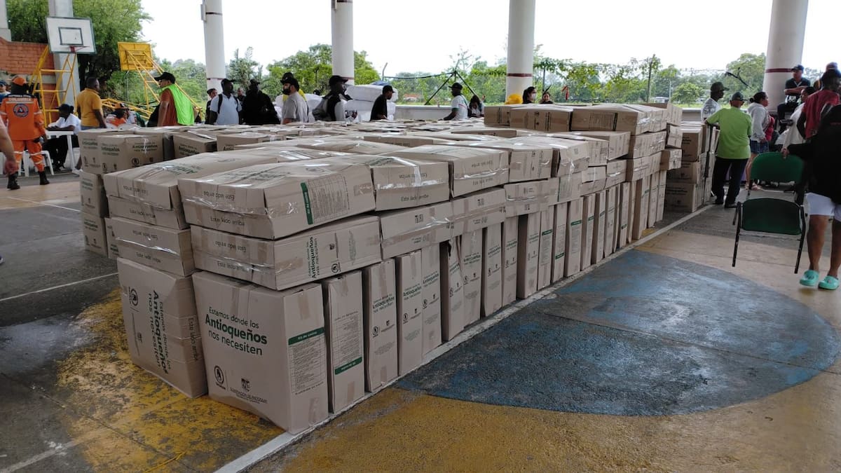 Entregan ayudas humanitarias en el Urabá antioqueño a miles de afectados por las lluvias