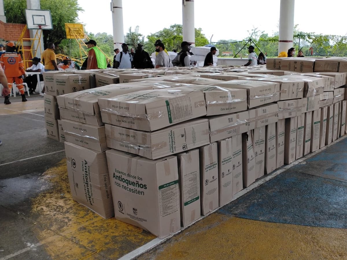 Entregan ayudas humanitarias en el Urabá antioqueño a miles de afectados por las lluvias