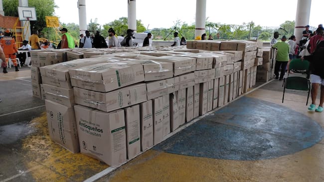 Ayudas humanitarias para damnificados por las lluvias en el Urabá antioqueño. Cortesía: Gobernación de Antioquia.