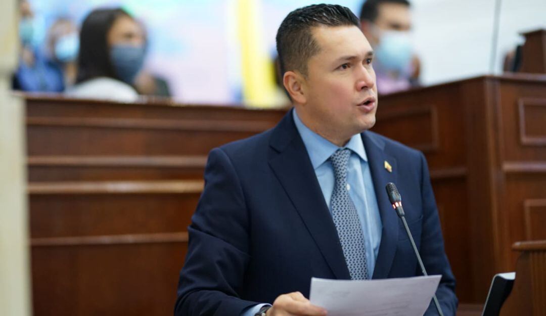 Congresista Edwin Ballesteros, del Centro Democrático, renunció a su curul