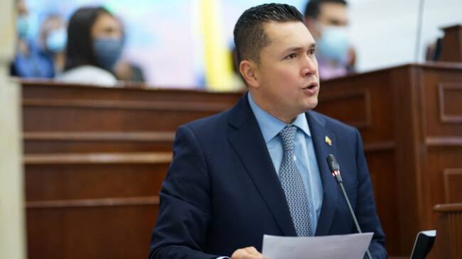 Congresista Edwin Ballesteros, del Centro Democrático, renunció a su curul