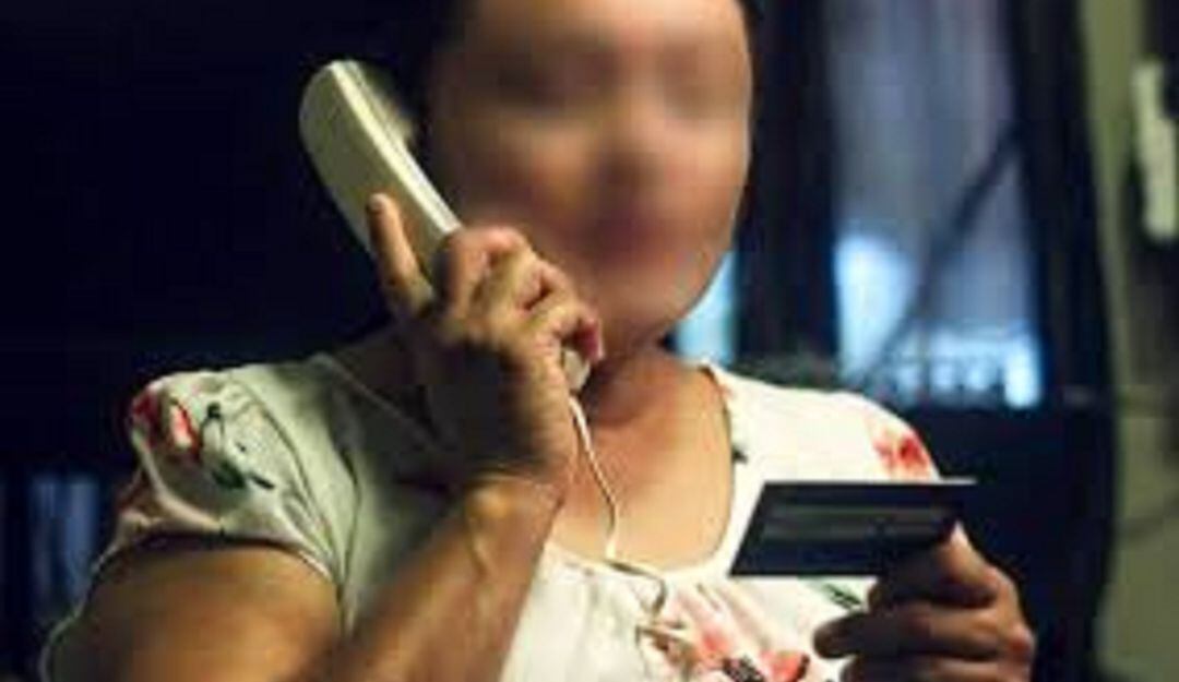 La mujer hacia exigencias a una empresa contratista de obras viales para permitirle ejecutar obras en Neiva. 